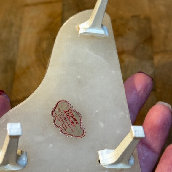 Alabaster Cream Piano Trinket Box with Floral Design Hand Crafted in Italy - Picture 5 of 11